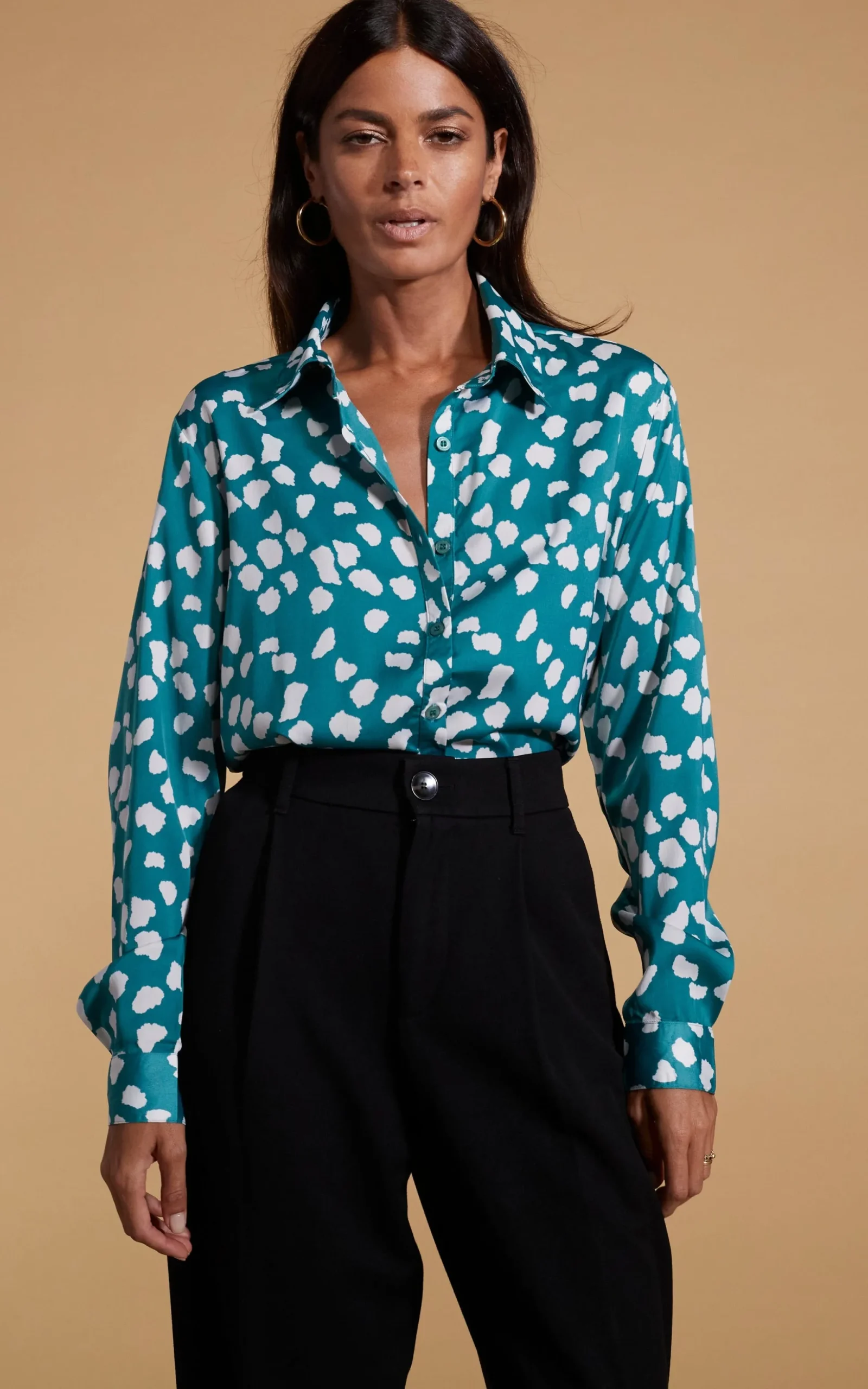 Nevada Satin Shirt In White On Green Cloud