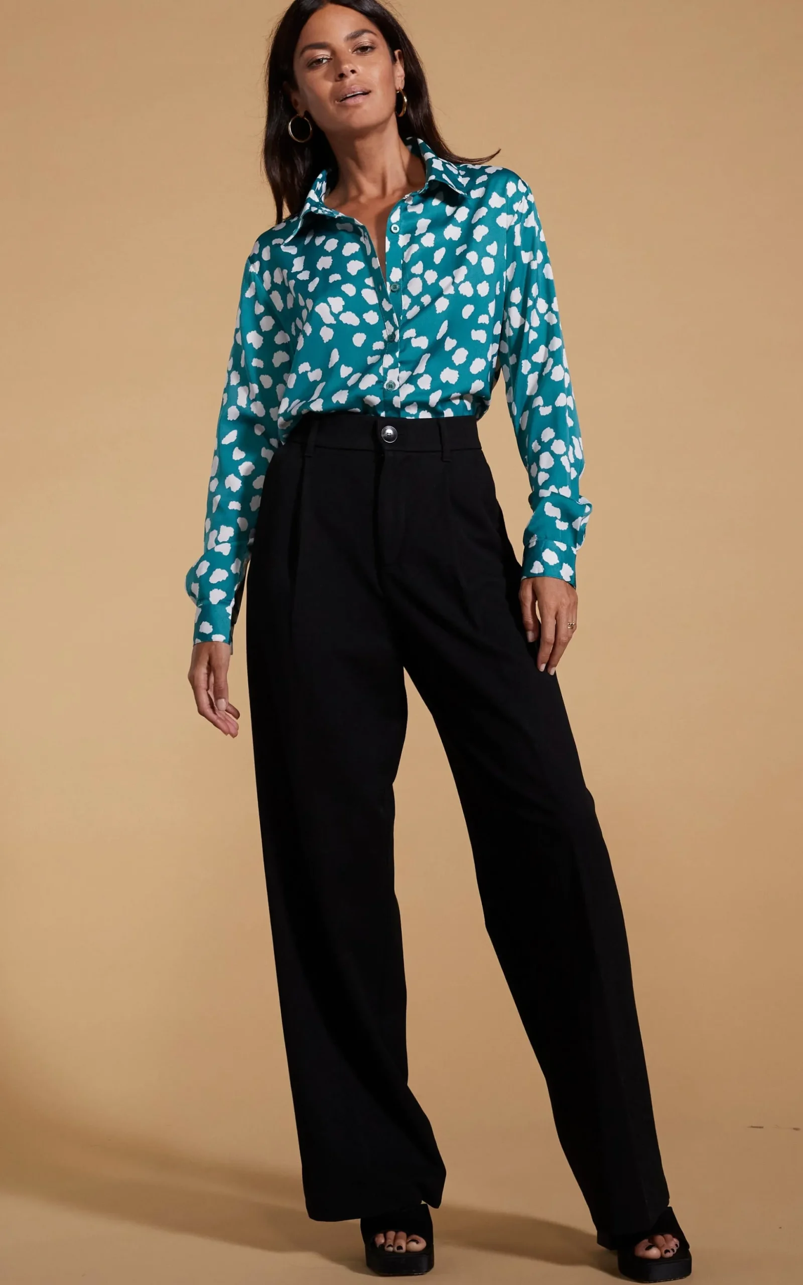 Nevada Satin Shirt In White On Green Cloud
